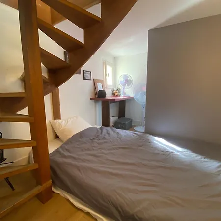 Lägenhet Superbe Duplex Avec Jardin Partage A Menilmontant Paris