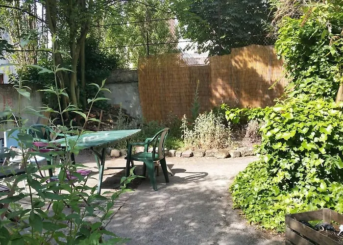 Lägenhet Superbe Duplex Avec Jardin Partage A Menilmontant *