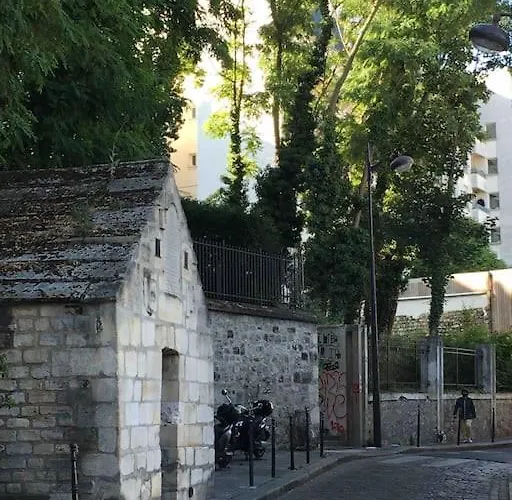 Lägenhet Superbe Duplex Avec Jardin Partage A Menilmontant