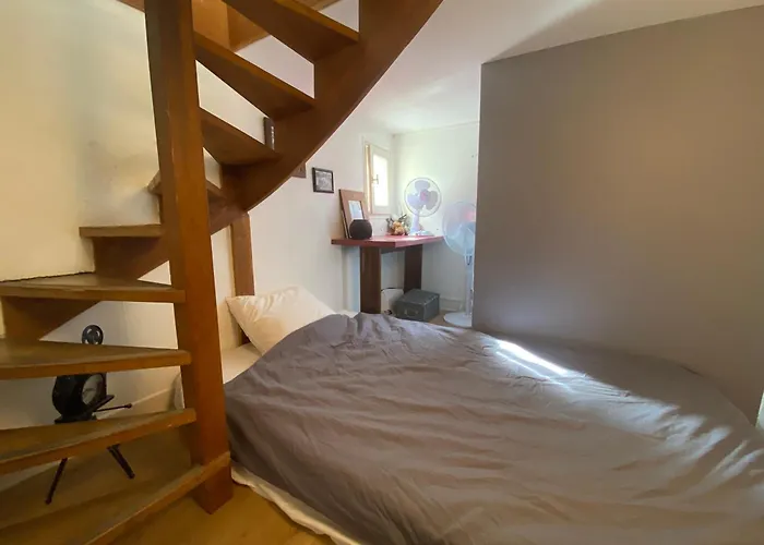 Lägenhet Superbe Duplex Avec Jardin Partage A Menilmontant Paris